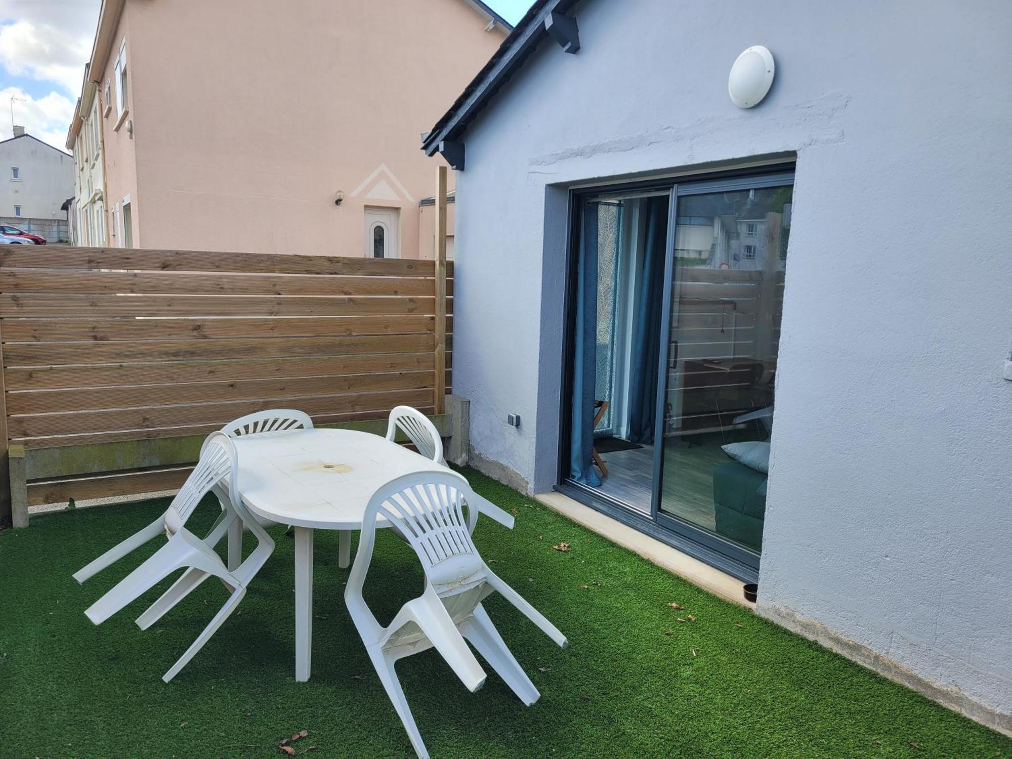 Le Studio Saint-Pierre-Montlimart Exterior foto